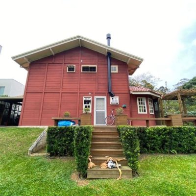 Casa em Condomínio com 200m², 3 quartos, 1 suíte, 2 garagens, no bairro cacupé em Florianópolis