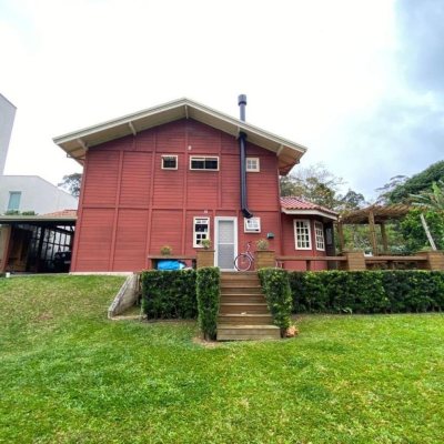 Casa em Condomínio com 200m², 3 quartos, 1 suíte, 2 garagens, no bairro cacupé em Florianópolis