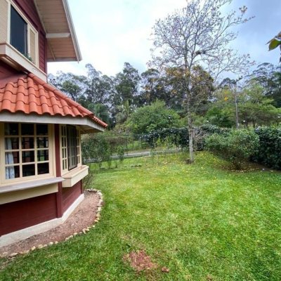 Casa em Condomínio com 200m², 3 quartos, 1 suíte, 2 garagens, no bairro cacupé em Florianópolis