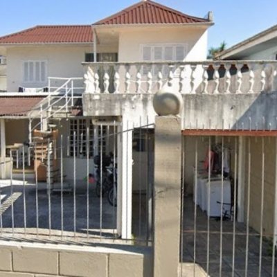 Casa Residencial com 153m², 5 quartos, 2 suítes, 4 garagens, no bairro Trindade em Florianópolis