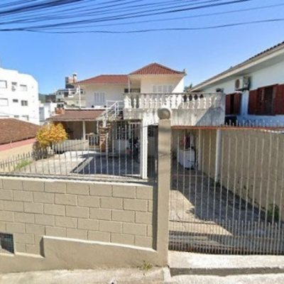 Casa Residencial com 153m², 5 quartos, 2 suítes, 4 garagens, no bairro Trindade em Florianópolis