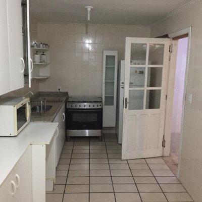 Casa Residencial com 153m², 5 quartos, 2 suítes, 4 garagens, no bairro Trindade em Florianópolis