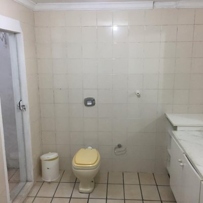 Casa Residencial com 153m², 5 quartos, 2 suítes, 4 garagens, no bairro Trindade em Florianópolis