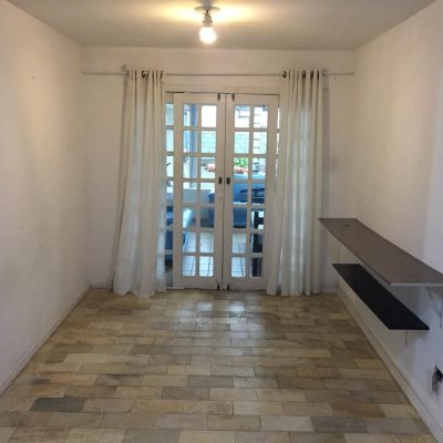 Casa Residencial com 153m², 5 quartos, 2 suítes, 4 garagens, no bairro Trindade em Florianópolis