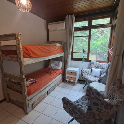 Casa em Condomínio com 1772m², 11 quartos, 3 suítes, 10 garagens, no bairro Vargem Grande em Florianópolis