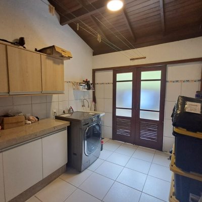 Casa em Condomínio com 1772m², 11 quartos, 3 suítes, 10 garagens, no bairro Vargem Grande em Florianópolis