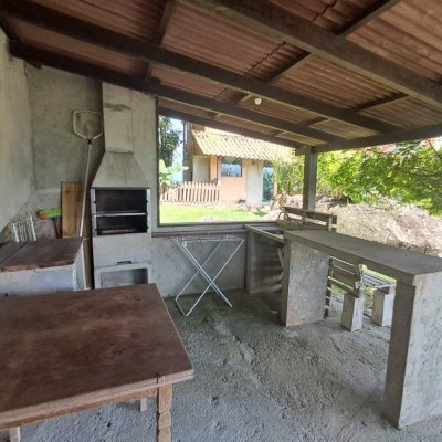 Casa Residencial com 260m², 5 quartos, 4 suítes, 6 garagens, no bairro Vargem Do Bom Jesus em Florianópolis