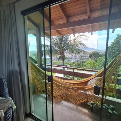 Casa Residencial com 260m², 5 quartos, 4 suítes, 6 garagens, no bairro Vargem Do Bom Jesus em Florianópolis