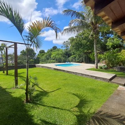 Casa Residencial com 260m², 5 quartos, 4 suítes, 6 garagens, no bairro Vargem Do Bom Jesus em Florianópolis