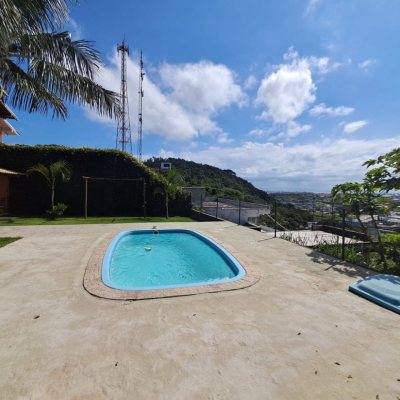 Casa Residencial com 260m², 5 quartos, 4 suítes, 6 garagens, no bairro Vargem Do Bom Jesus em Florianópolis