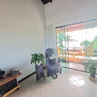 Casa Residencial com 260m², 5 quartos, 4 suítes, 6 garagens, no bairro Vargem Do Bom Jesus em Florianópolis