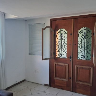 Casa Residencial com 260m², 5 quartos, 4 suítes, 6 garagens, no bairro Vargem Do Bom Jesus em Florianópolis
