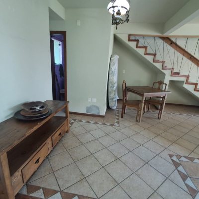 Casa Residencial com 260m², 5 quartos, 4 suítes, 6 garagens, no bairro Vargem Do Bom Jesus em Florianópolis