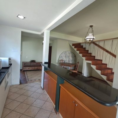 Casa Residencial com 260m², 5 quartos, 4 suítes, 6 garagens, no bairro Vargem Do Bom Jesus em Florianópolis
