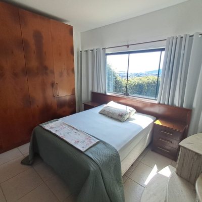 Casa Residencial com 260m², 5 quartos, 4 suítes, 6 garagens, no bairro Vargem Do Bom Jesus em Florianópolis