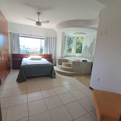 Casa Residencial com 260m², 5 quartos, 4 suítes, 6 garagens, no bairro Vargem Do Bom Jesus em Florianópolis