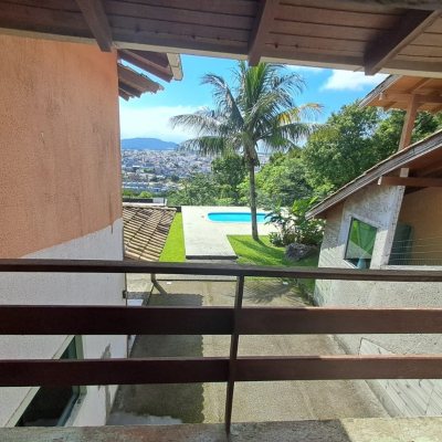 Casa Residencial com 260m², 5 quartos, 4 suítes, 6 garagens, no bairro Vargem Do Bom Jesus em Florianópolis
