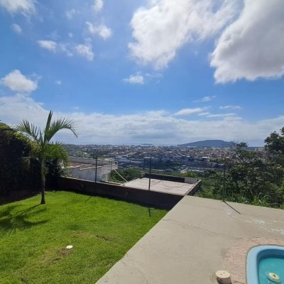 Casa Residencial com 260m², 5 quartos, 4 suítes, 6 garagens, no bairro Vargem Do Bom Jesus em Florianópolis