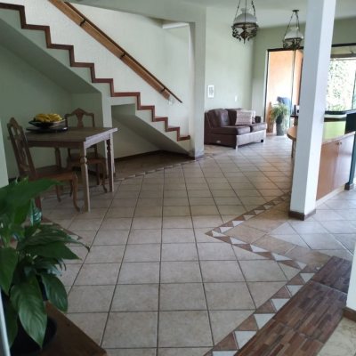 Casa Residencial com 260m², 5 quartos, 4 suítes, 6 garagens, no bairro Vargem Do Bom Jesus em Florianópolis