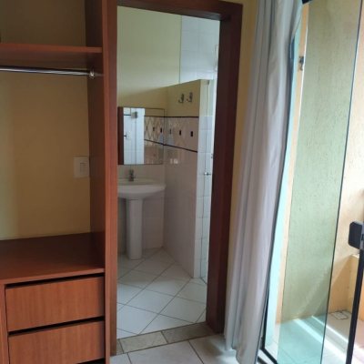 Casa Residencial com 260m², 5 quartos, 4 suítes, 6 garagens, no bairro Vargem Do Bom Jesus em Florianópolis