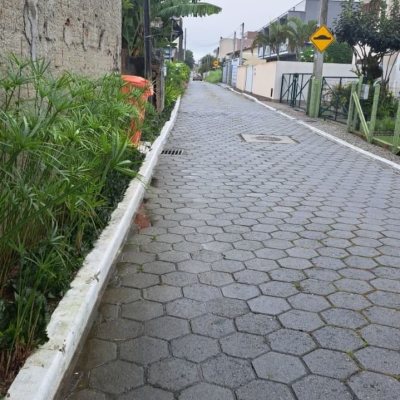 Casa Residencial com 223m², 3 quartos, 1 suíte, 2 garagens, no bairro Ingleses do Rio Vermelho em Florianópolis