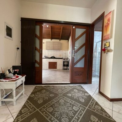 Casa Residencial com 223m², 3 quartos, 1 suíte, 2 garagens, no bairro Ingleses do Rio Vermelho em Florianópolis