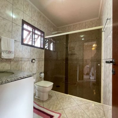 Casa Residencial com 223m², 3 quartos, 1 suíte, 2 garagens, no bairro Ingleses do Rio Vermelho em Florianópolis