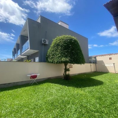 Casa Residencial com 223m², 3 quartos, 1 suíte, 2 garagens, no bairro Ingleses do Rio Vermelho em Florianópolis