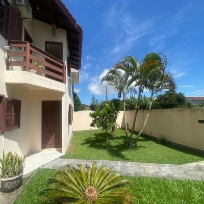 Casa Residencial com 223m², 3 quartos, 1 suíte, 2 garagens, no bairro Ingleses do Rio Vermelho em Florianópolis