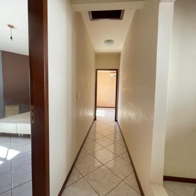 Casa Residencial com 223m², 3 quartos, 1 suíte, 2 garagens, no bairro Ingleses do Rio Vermelho em Florianópolis