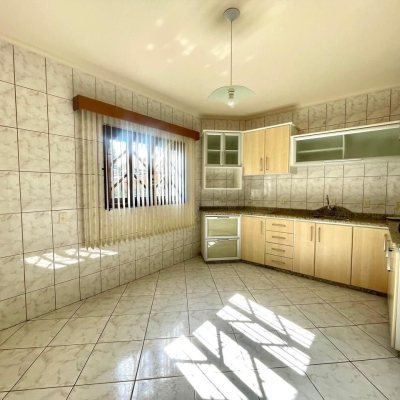 Casa Residencial com 223m², 3 quartos, 1 suíte, 2 garagens, no bairro Ingleses do Rio Vermelho em Florianópolis