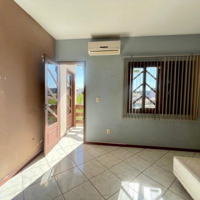 Casa Residencial com 223m², 3 quartos, 1 suíte, 2 garagens, no bairro Ingleses do Rio Vermelho em Florianópolis