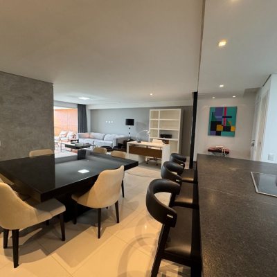 Apartamentos com 162m², 2 quartos, 2 suítes, 2 garagens, no bairro Agronômica em Florianópolis