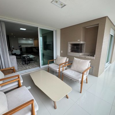 Apartamentos com 162m², 2 quartos, 2 suítes, 2 garagens, no bairro Agronômica em Florianópolis