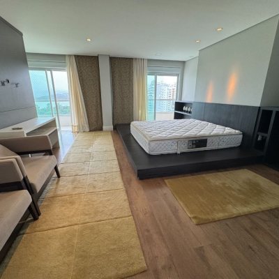 Apartamentos com 162m², 2 quartos, 2 suítes, 2 garagens, no bairro Agronômica em Florianópolis