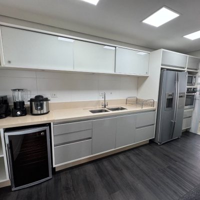 Apartamentos com 162m², 2 quartos, 2 suítes, 2 garagens, no bairro Agronômica em Florianópolis