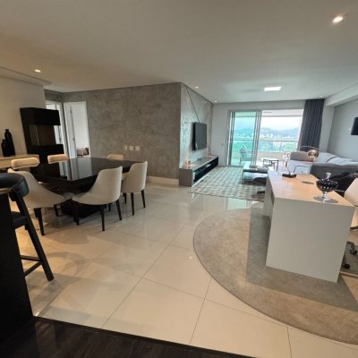 Apartamentos com 162m², 2 quartos, 2 suítes, 2 garagens, no bairro Agronômica em Florianópolis