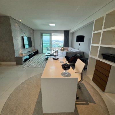 Apartamentos com 162m², 2 quartos, 2 suítes, 2 garagens, no bairro Agronômica em Florianópolis