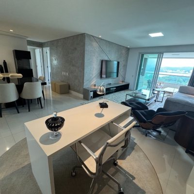 Apartamentos com 162m², 2 quartos, 2 suítes, 2 garagens, no bairro Agronômica em Florianópolis