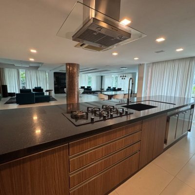 Apartamentos com 162m², 2 quartos, 2 suítes, 2 garagens, no bairro Agronômica em Florianópolis