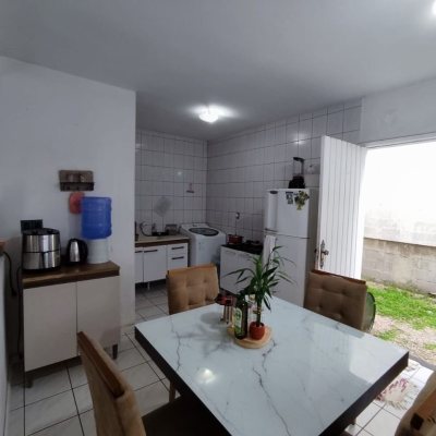 Casa Residencial com 93m², 3 quartos, 1 suíte, 4 garagens, no bairro Ingleses em Florianópolis