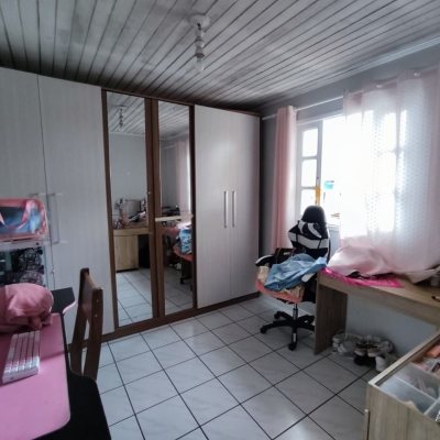 Casa Residencial com 93m², 3 quartos, 1 suíte, 4 garagens, no bairro Ingleses em Florianópolis