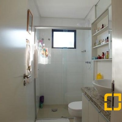 Apartamentos com 118m², 3 quartos, 3 suítes, 2 garagens, no bairro Kobrasol em São José