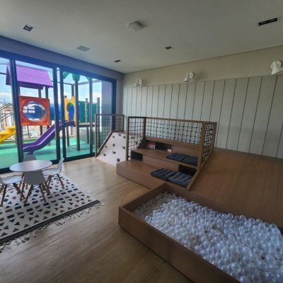 Apartamentos com 77m², 2 quartos, 1 suíte, 2 garagens, no bairro Kobrasol em São José