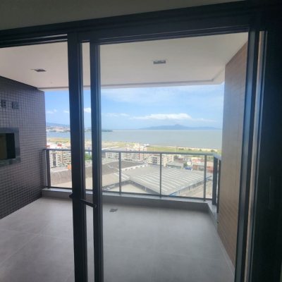 Apartamentos com 77m², 2 quartos, 1 suíte, 2 garagens, no bairro Kobrasol em São José