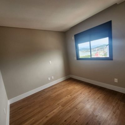 Apartamentos com 77m², 2 quartos, 1 suíte, 2 garagens, no bairro Kobrasol em São José