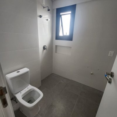 Apartamentos com 77m², 2 quartos, 1 suíte, 2 garagens, no bairro Kobrasol em São José