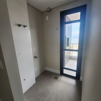 Apartamentos com 77m², 2 quartos, 1 suíte, 2 garagens, no bairro Kobrasol em São José