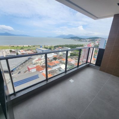 Apartamentos com 77m², 2 quartos, 1 suíte, 2 garagens, no bairro Kobrasol em São José