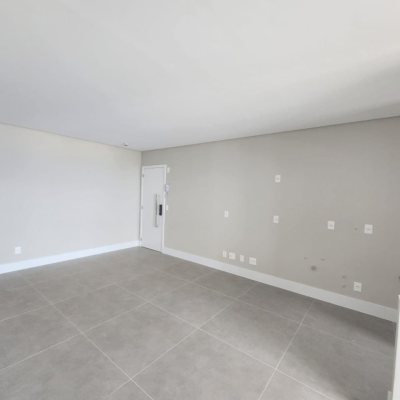 Apartamentos com 77m², 2 quartos, 1 suíte, 2 garagens, no bairro Kobrasol em São José